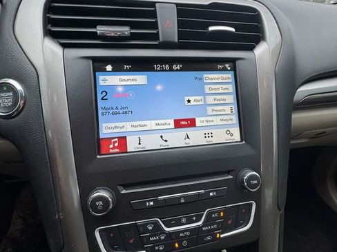 Used 2018 Ford Fusion SE w/ Fusion SE Technology Package FWD image 11