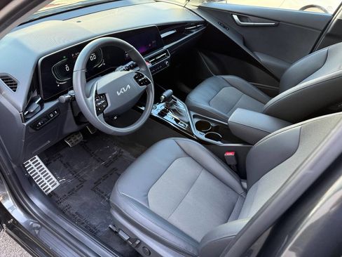 Used 2024 Kia Niro EX Touring image 22