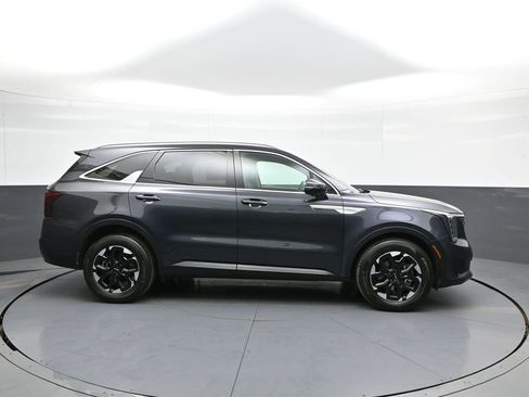 Used 2025 Kia Sorento S FWD image 5