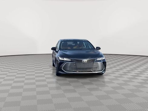 Used 2022 Toyota Avalon Limited image 3