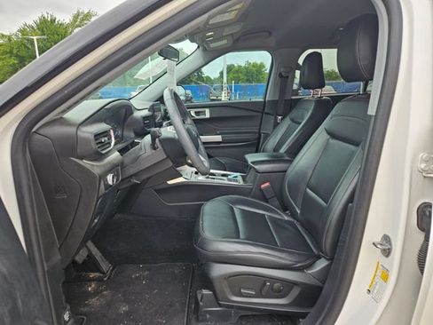 Used 2022 Ford Explorer XLT w/ Equipment Group 202A RWD image 6