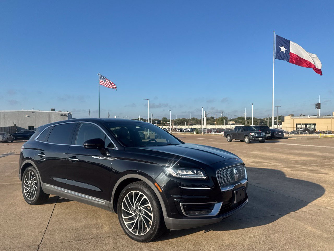 Used 2019 Lincoln Nautilus Reserve w/ Cargo Utility Package FWD image 2