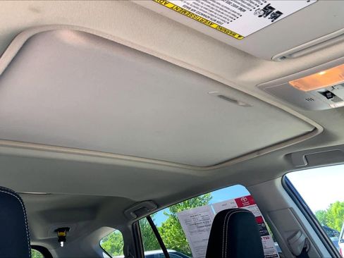 Used 2018 Toyota RAV4 XLE AWD/4WD image 14