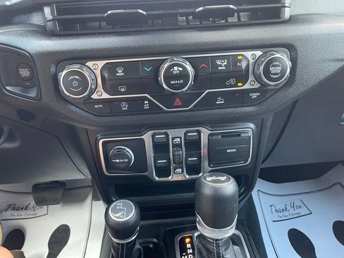 Used 2024 Jeep Wrangler Unlimited Sport AWD/4WD image 28