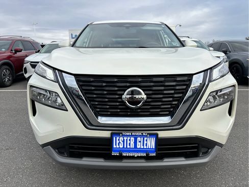 Used 2021 Nissan Rogue SV image 4