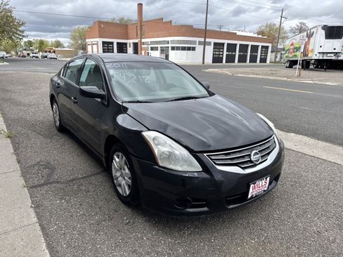 Used 2011 Nissan Altima 2.5 FWD image 1