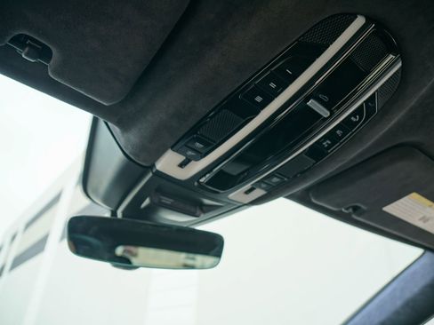 Used 2020 Porsche Cayenne image 32