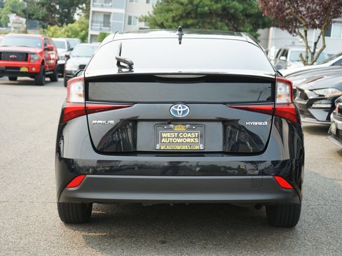 Used 2021 Toyota Prius LE FWD image 4