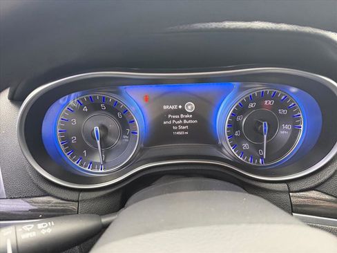 Used 2017 Chrysler 300 Limited image 15