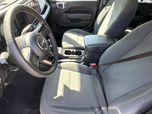 Used 2024 Jeep Gladiator Sport image 9