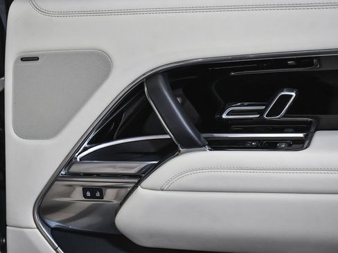 Used 2025 Land Rover Range Rover SE image 20