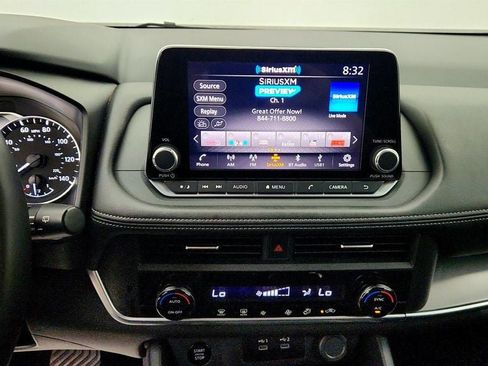 Used 2025 Nissan Rogue SV FWD image 17