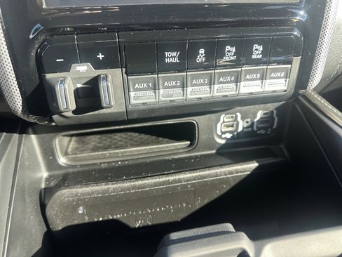 Used 2021 RAM 2500 Limited image 37