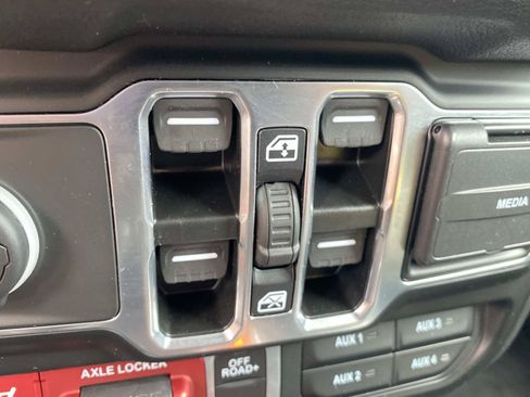 Used 2024 Jeep Wrangler Unlimited Sport AWD/4WD image 33