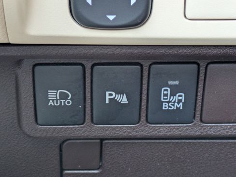 Used 2016 Lexus ES 350 350 w/ Luxury Package w/Wood Trim image 20