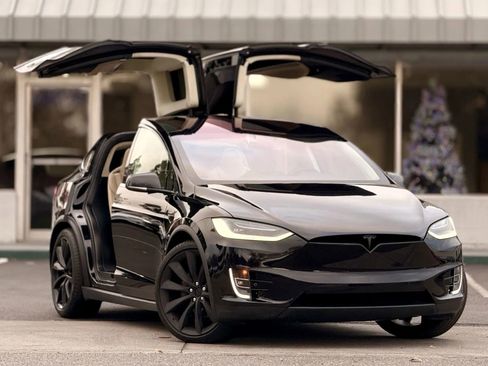 Used 2017 Tesla Model X 100D image 2