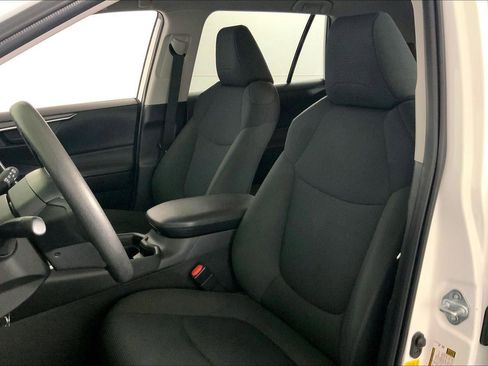 Used 2019 Toyota RAV4 LE w/ Carpet Mat Package image 22