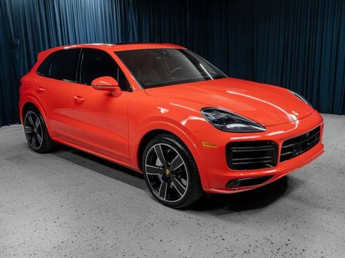 Used 2020 Porsche Cayenne Turbo image 3