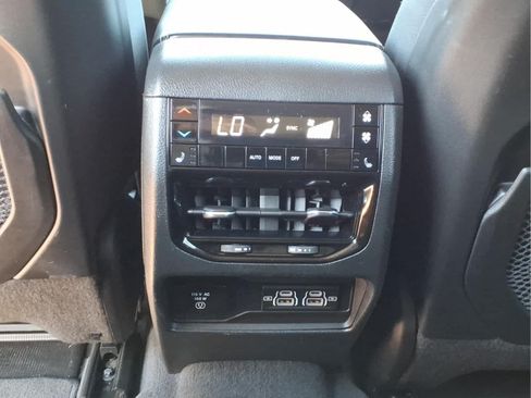 Used 2023 Jeep Grand Cherokee L Limited AWD/4WD image 29