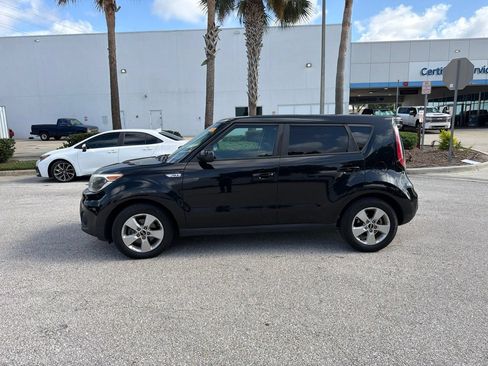 Used 2019 Kia Soul FWD image 2
