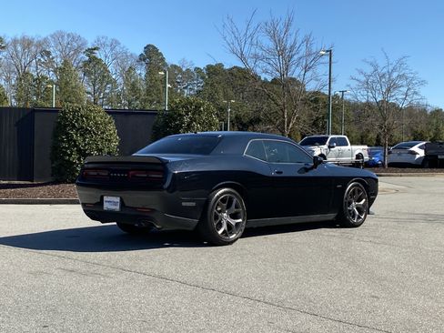 Used 2019 Dodge Challenger R/T image 3