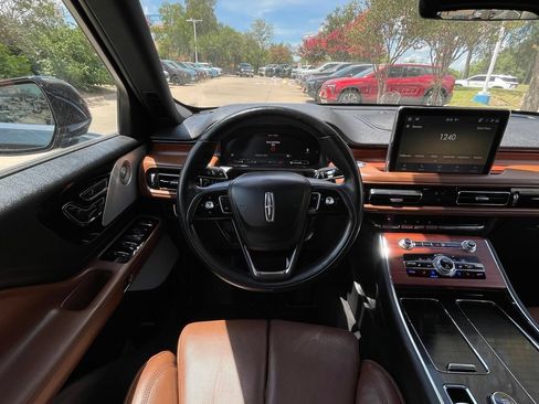 Used 2023 Lincoln Aviator Reserve w/ Equipment Group 201A AWD/4WD image 11