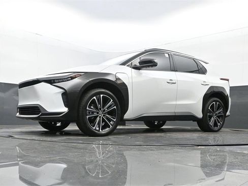 Used 2024 Toyota bZ4X Limited image 27