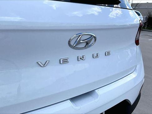 Used 2023 Hyundai Venue SEL image 29