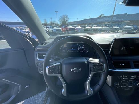 Used 2024 Chevrolet Suburban Z71 w/ Z71 Off-Road Package image 10