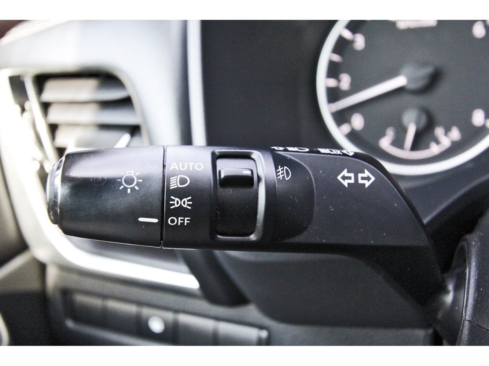 Used 2021 Nissan Rogue SL FWD image 17