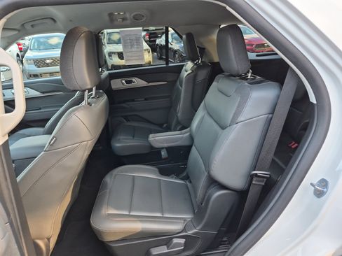 Used 2025 Ford Explorer Active w/ Active Comfort Package image 14