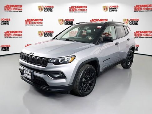 Used 2023 Jeep Compass Latitude w/ Convenience Group AWD/4WD image 11