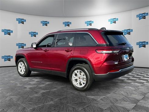 Certified 2023 Jeep Grand Cherokee Limited image 3