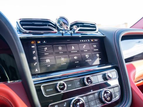 Used 2021 Bentley Bentayga AWD/4WD image 99