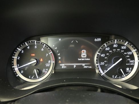 Used 2022 Toyota Highlander XLE image 11