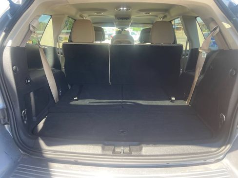 Used 2017 Dodge Journey SE w/ Flexible Seating Group FWD image 10