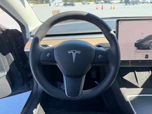 Used 2023 Tesla Model 3 Standard Range image 13