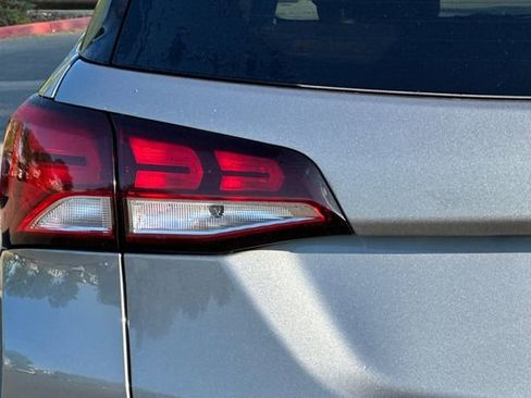 Used 2024 Chevrolet Equinox LT image 48