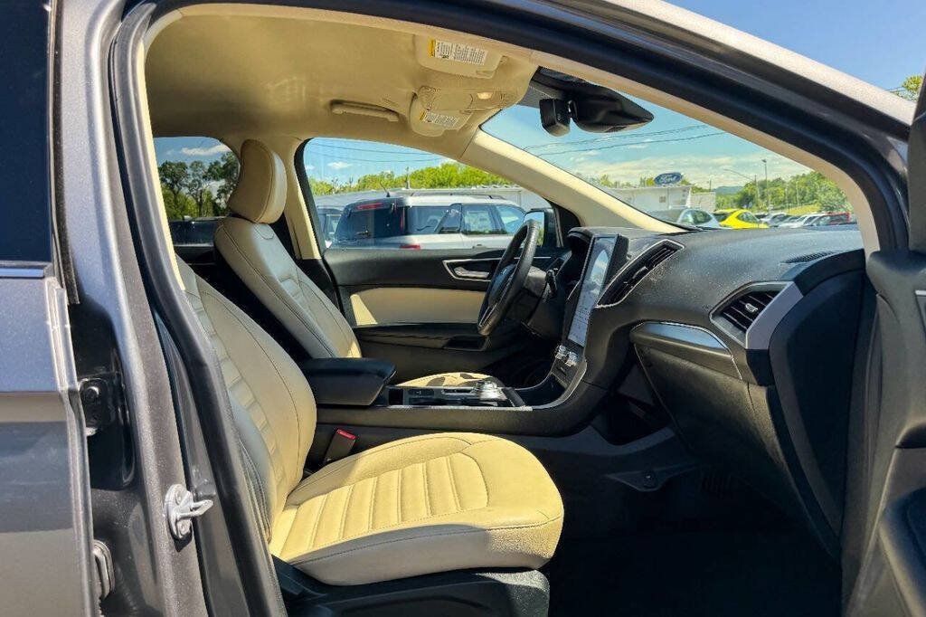 Used 2022 Ford Edge SEL w/ Convenience Package AWD/4WD image 9