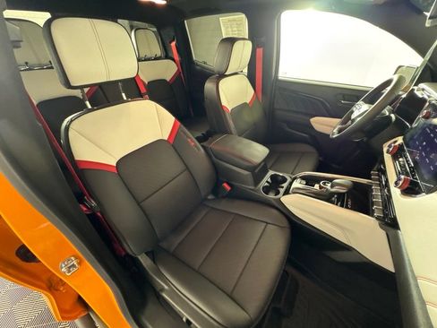 Certified 2025 GMC Canyon AT4 w/ AT4X Package AWD/4WD image 40