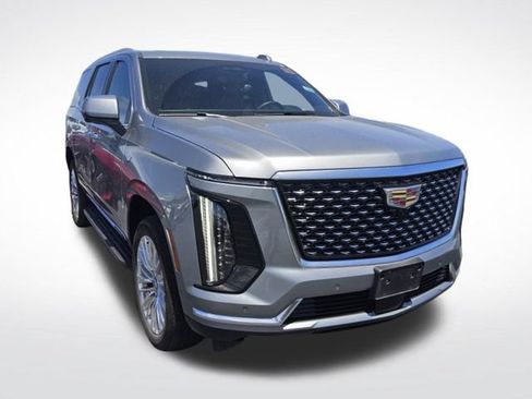 Used 2025 Cadillac Escalade Premium Luxury AWD/4WD image 2