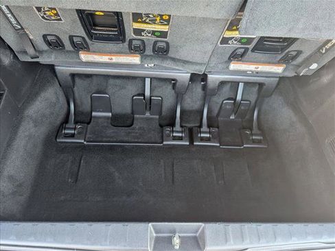 Used 2017 Toyota Sienna SE Premium image 6