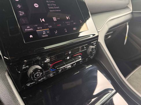 New 2025 Jeep Grand Cherokee L Laredo image 34