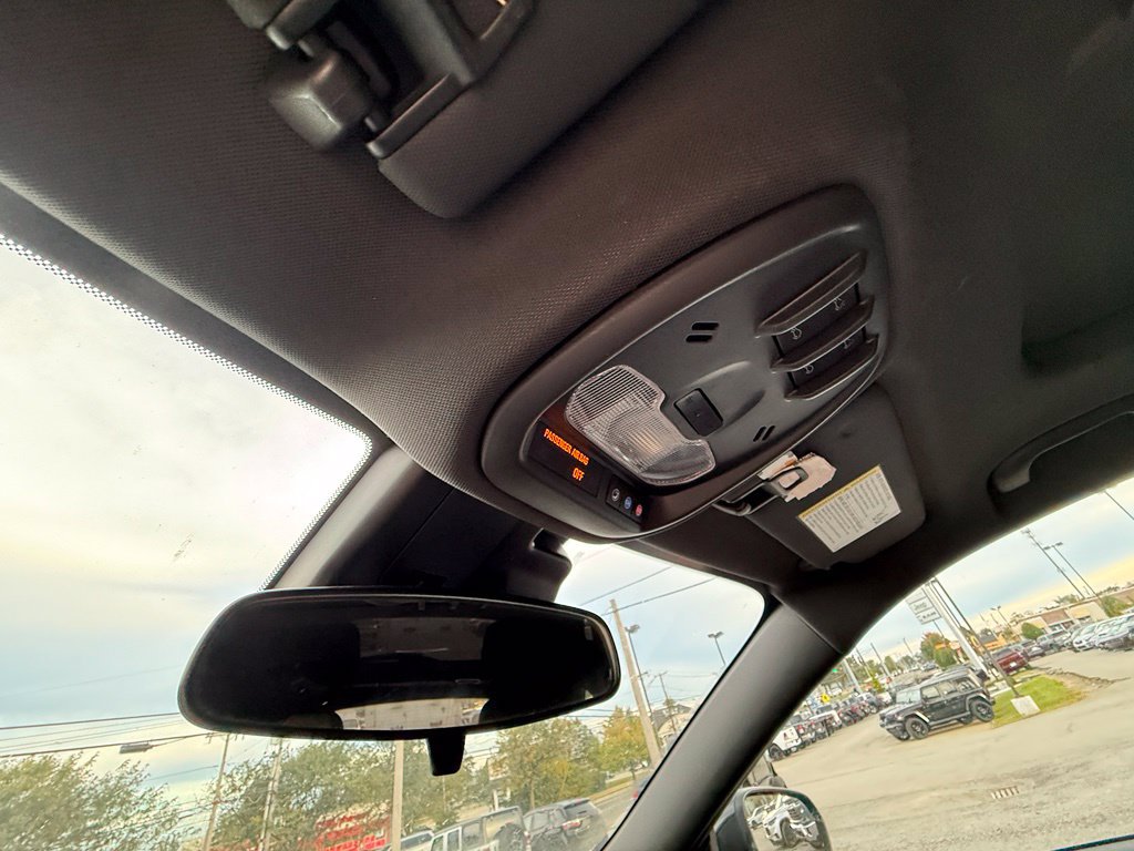 Used 2025 Chevrolet Trax RS w/ Sunroof Package FWD image 23