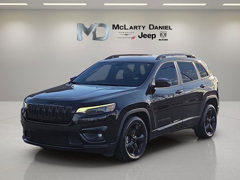 Used 2019 Jeep Cherokee Latitude Plus image 2
