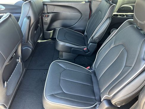 New 2026 Chrysler Pacifica Limited w/ S Appearance Package image 15