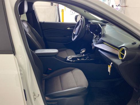 Used 2024 Chevrolet Trax LT w/ Driver Confidence Package FWD image 38