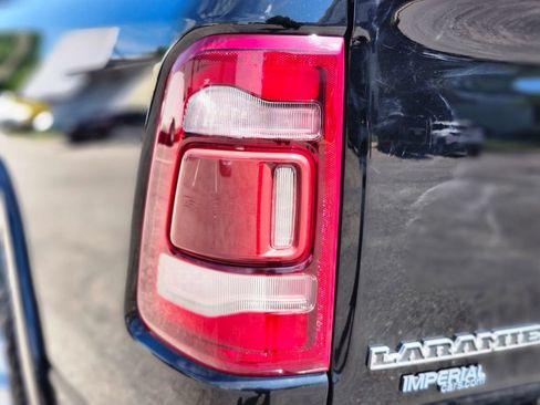 Used 2022 RAM 1500 Laramie AWD/4WD image 9