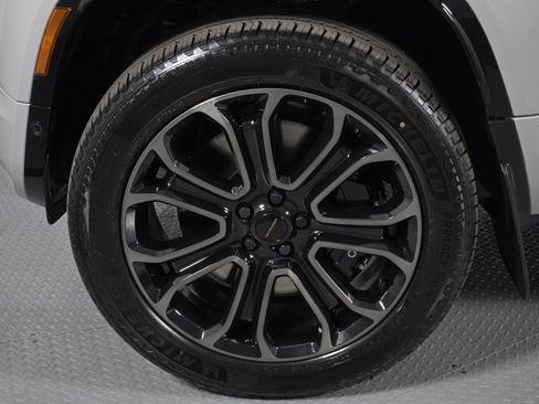 New 2026 Land Rover Defender 110 OCTA image 9