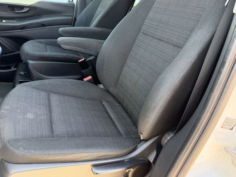 Used 2016 Mercedes-Benz Metris Passenger image 18